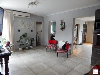Foto 2 de Casa en venta - 2 dormitorios 1 baño 1 toilette - 460 mts2 - Tandil