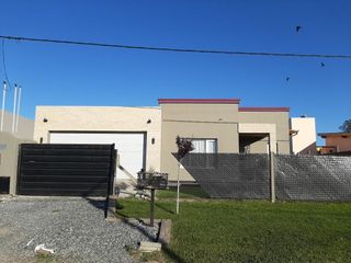Foto 1 de Casa en venta - 2 dormitorios 1 baño 1 toilette - 460 mts2 - Tandil