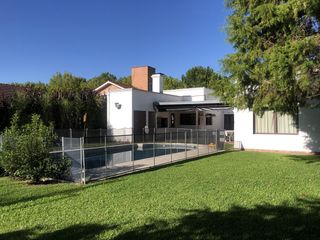 Foto 25 de Santa Maria de Tigre Casa en venta frente a las amarras