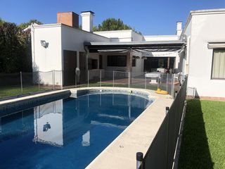 Foto 3 de Santa Maria de Tigre Casa en venta frente a las amarras