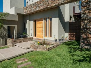 Foto 2 de Casa - Las Cañitas Barrio Privado