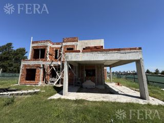 Foto 3 de Venta de casa en construcción de 6 ambientes con piscina  en Area 60