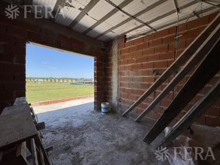 Foto 12 de Venta de casa en construcción de 6 ambientes con piscina  en Area 60