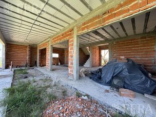 Foto 9 de Venta de casa en construcción de 6 ambientes con piscina  en Area 60