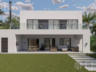 Foto 1 de Venta de casa en construcción de 6 ambientes con piscina  en Area 60