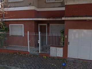 Foto 2 de Casa al frente, Laprida a 2 cuadras Calchaqui