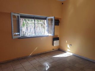 Foto 5 de Casa al frente, Laprida a 2 cuadras Calchaqui