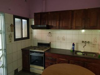 Foto 4 de Casa al frente, Laprida a 2 cuadras Calchaqui
