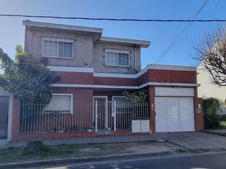 Foto 1 de Casa al frente, Laprida a 2 cuadras Calchaqui