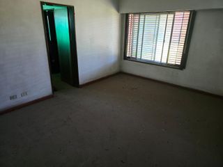 Foto 19 de En Alquiler | Ideal Empresas - Importante Propiedad Emplazada sobre 2.000m2 de Terreno | 8 Ambientes distribuidos en 2 Plantas |