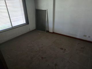 Foto 11 de En Alquiler | Ideal Empresas - Importante Propiedad Emplazada sobre 2.000m2 de Terreno | 8 Ambientes distribuidos en 2 Plantas |