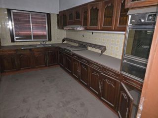 Foto 5 de En Alquiler | Ideal Empresas - Importante Propiedad Emplazada sobre 2.000m2 de Terreno | 8 Ambientes distribuidos en 2 Plantas |