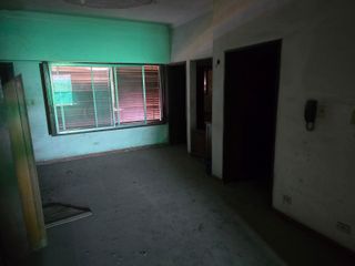 Foto 9 de En Alquiler | Ideal Empresas - Importante Propiedad Emplazada sobre 2.000m2 de Terreno | 8 Ambientes distribuidos en 2 Plantas |