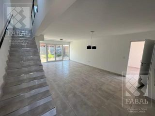 Foto 5 de Casa venta Confluencia Rural, 3 dormitorios (suite), 3 baños, 2 cocheras y jardín