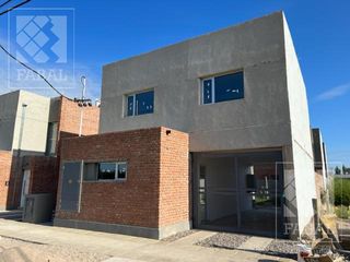 Foto 4 de Casa venta Confluencia Rural, 3 dormitorios (suite), 3 baños, 2 cocheras y jardín