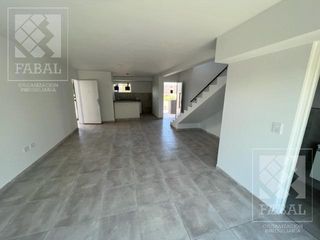 Foto 6 de Casa venta Confluencia Rural, 3 dormitorios (suite), 3 baños, 2 cocheras y jardín