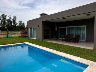 Foto 23 de Casa con 3 dormitorios, Jardín y Pileta en Alquiler Temporario