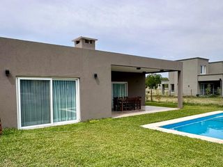 Foto 22 de Casa con 3 dormitorios, Jardín y Pileta en Alquiler Temporario