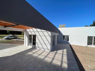 Foto 1 de Casa en venta - 2 dormitorios 1 baño - 1000 mts2 - Punta Indio