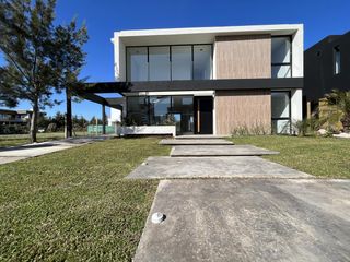 Foto 1 de Casa en Brisas de Adrogué