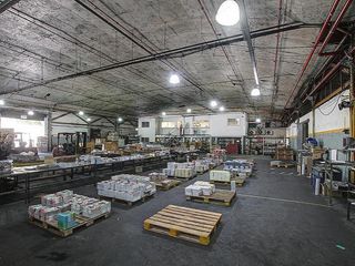 Foto 1 de Depósito en  Alquiler