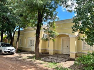 Foto 1 de Casa en venta - 4 Dormitorios 4 Baños - Cochera - 620Mts2 - Santiago del Estero