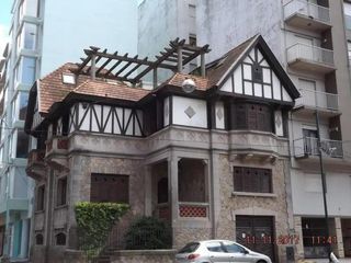 Foto 1 de Casa - Mar Del Plata centro 9 ambientes cochera