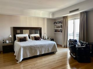 Foto 5 de Chateau Libertador - Excelente esquinero de 300 mts en venta.
