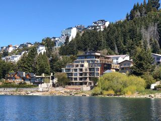 Foto 20 de Venta Departamento Premium centro - Bariloche - Vista y acceso al Lago