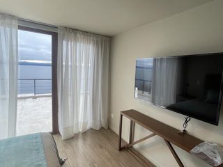 Foto 12 de Venta Departamento Premium centro - Bariloche - Vista y acceso al Lago