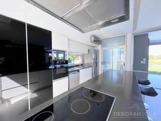 Foto 8 de Casa Moderna En Venta al agua con vista al Golf y Piscina climatizada! - El Cantón- Escobar