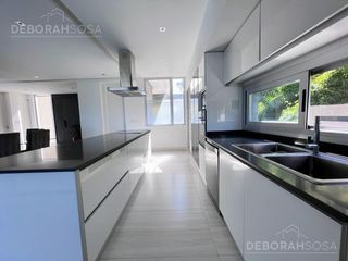 Foto 9 de Casa Moderna En Venta al agua con vista al Golf y Piscina climatizada! - El Cantón- Escobar