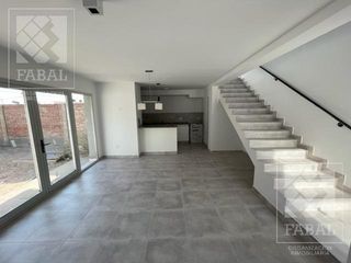 Foto 4 de Casa venta Confluencia Rural, 2 dormitorios, 2 baños, jardín y entrada para auto
