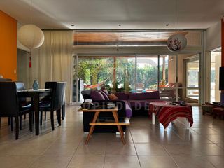 Foto 1 de Casa en  venta Barrio La Arboleda - Garin - Escobar - 5 ambientes - 3 dormitorios - Pileta