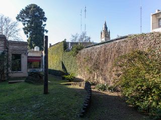 Foto 4 de Casa antigua reciclada frente a la plaza principal de Lobos