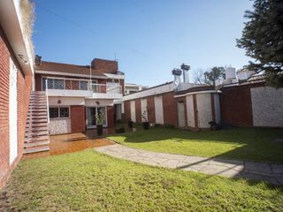 Foto 26 de Excelente Chalet 3 dormitorios, Gge, quincho y piscina. Gran lote de 10 x 73.70.- Banfield Este
