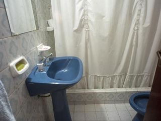 Foto 14 de Excelente Chalet 3 dormitorios, Gge, quincho y piscina. Gran lote de 10 x 73.70.- Banfield Este