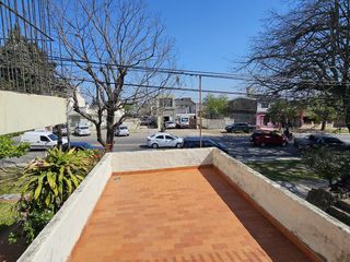 Foto 3 de Casa sobre Av Zanni, a metros de Almafuerte