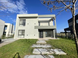 Foto 1 de OPORTUNIDAD!!! Casa en venta en Haras Santa Maria - Molino Sur