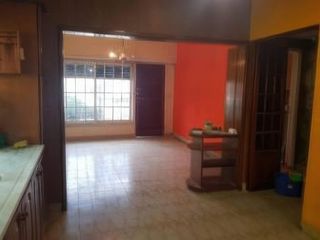 Foto 5 de Casa en venta - 4 dormitorios 4 baños  - Cochera - Quilmes Oeste