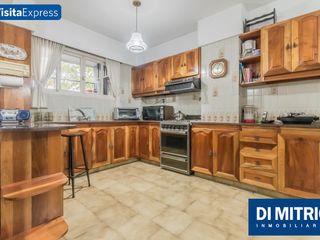 Foto 10 de Visita un Piso de 4 Ambientes con Balcon , Cochera y Baulera, Super amplio!