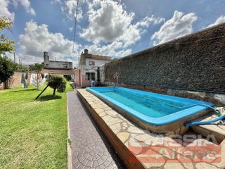 Foto 17 de CASA APTO DOS FAMILIAS EN PH SOBRE LOTE DE 52 X 10, COCHERA, FONDO LIBRE CON PISCINA
