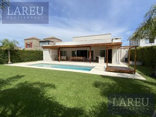 Foto 2 de Impecable Casa en Venta con renta - Las Liebres