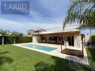 Foto 1 de Impecable Casa en Venta con renta - Las Liebres