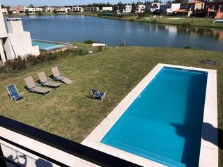 Foto 5 de Casa a la laguna en venta en barrio La Comarca, Tigre.