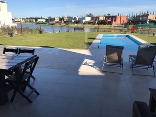 Foto 7 de Casa a la laguna en venta en barrio La Comarca, Tigre.