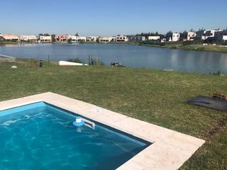 Foto 3 de Casa a la laguna en venta en barrio La Comarca, Tigre.
