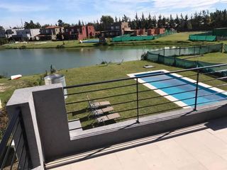 Foto 4 de Casa a la laguna en venta en barrio La Comarca, Tigre.