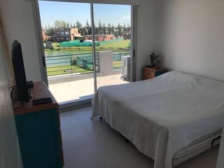 Foto 17 de Casa a la laguna en venta en barrio La Comarca, Tigre.
