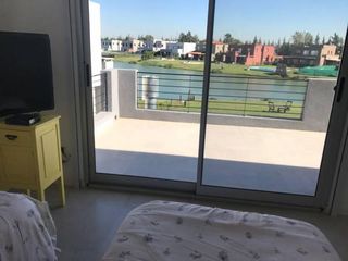 Foto 16 de Casa a la laguna en venta en barrio La Comarca, Tigre.
